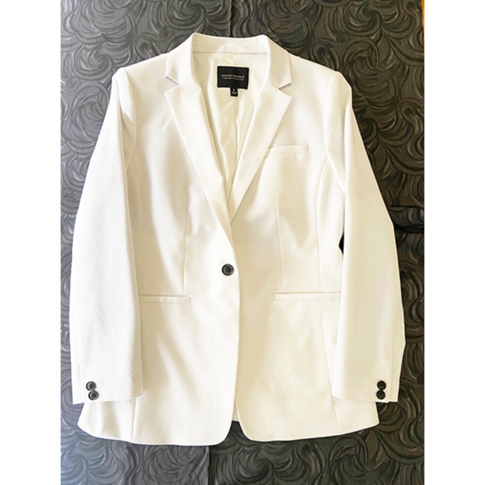 Banana Republic: Long and Lean Lined Blazer. Size 6, Bright White, NEVER WORN